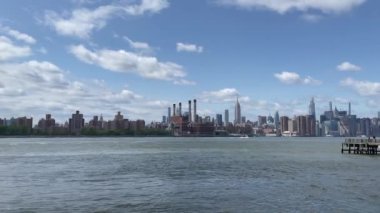 Brooklyn Rıhtımı ve Manhattan Skyline