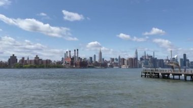 Brooklyn Rıhtımı ve Manhattan Skyline