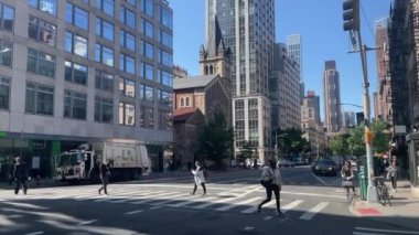 Yukarı Doğu Yakası, 67. Cadde ve 1. Cadde köşesi.