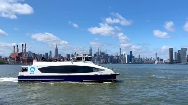 Brooklyn Waterfront Manhattan Skyline — Stock Video
