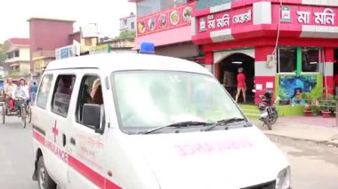 Bangladeş 'in önde gelen şehirlerinden biri olan Payra Chattar, Rangpur' daki kimliği belirsiz insanlar ve sokak trafiği, yaklaşık Eylül 2021 'de