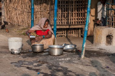 RAXAUL, INDIA: Raxaul, Bihar State, Hindistan, 2013 yılı civarında kimliği belirsiz kişiler