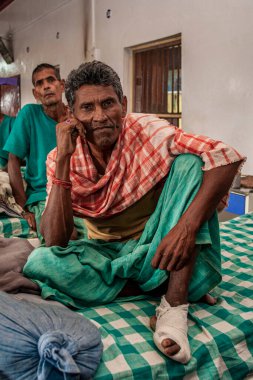 Sundarpur, Hindistan - Kasım 2013: Sundarpur, Bihar State, Hindistan 'da yerel bir cüzzam hastanesinde kimliği belirsiz Hintli cüzzamlı hastalar