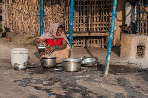 RAXAUL, INDIA: Raxaul, Bihar State, Hindistan, 2013 yılı civarında kimliği belirsiz kişiler
