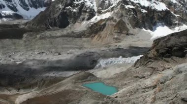 Himalayalar 'ın karları gölle kaplıydı. zaman aşımı videosu  