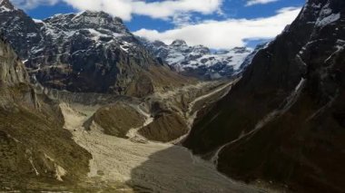 Himalayalar 'ın görkemli manzarası. zaman aşımı videosu  