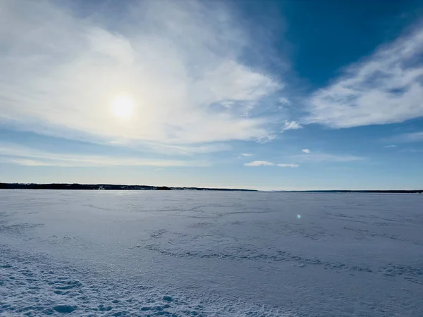 Zimní Krajina Zamrzlého Jezera Severním Švédsku — Stock fotografie