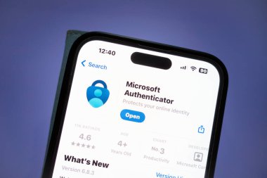 Nanning, Çin - 22 Ocak 2024. iPhone 'da Microsoft Authenticator uygulaması. Microsoft Kimlik Doğrulama Sistemi Microsoft 'un iki faktör doğrulama uygulamasıdır.