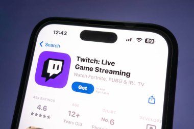 Nanning, Çin - 22 Ocak 2024. iPhone 'da Twitch uygulaması. Twitch video oyunu canlı yayınına odaklanan bir Amerikan video yayınlama servisidir..