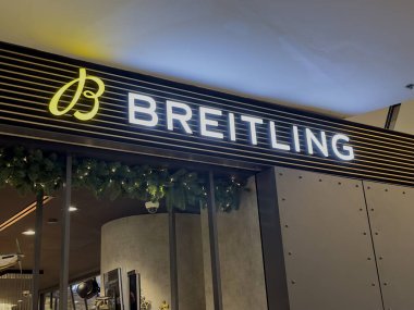 Bangkok, Tayland - 2 Ocak 2024: Breitling mağaza tabelası. Breitling SA İsviçreli lüks bir saat tamircisidir..