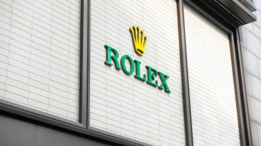 Chongqing, Çin - 6 Aralık 2023. Rolex mağaza tabelası. Rolex SA İsviçre 'nin Cenevre şehrinde bulunan bir saat markası ve üreticisidir..