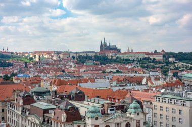Prag ve Prag kalesinin manzarası