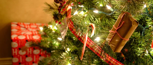 Vánoční Dárky Stromeček Dekorace Vázaný Luk — Stock fotografie