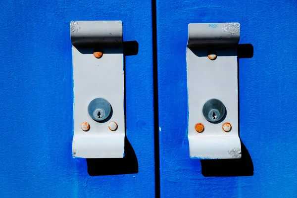 Старые Голубые Металлические Двери Изношенной Текстурой — стоковое фото
