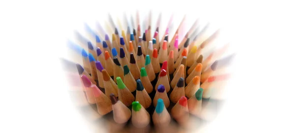 芸術と創造的なズームの動きのためのチューブホルダーに色鉛筆の大山の量 — ストック写真