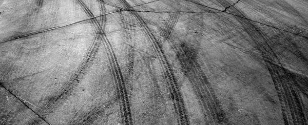 Black Tire Tracks Marks Driving Cement Drive — Fotografie, imagine de stoc