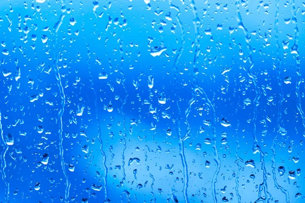 雨中的水滴细节从窗户流下雨天 — 图库照片