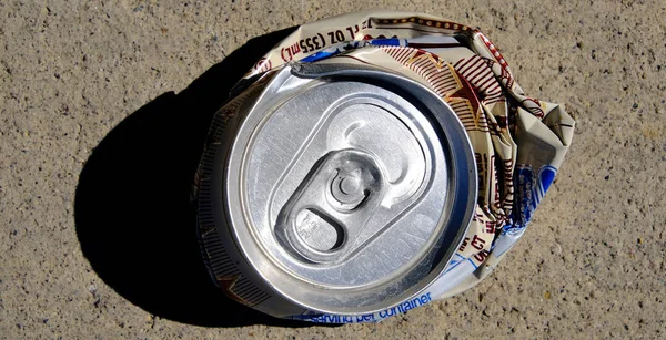Crushed Aluminum Can Drink Tab Garbage Discarded — Stock Photo, Image
