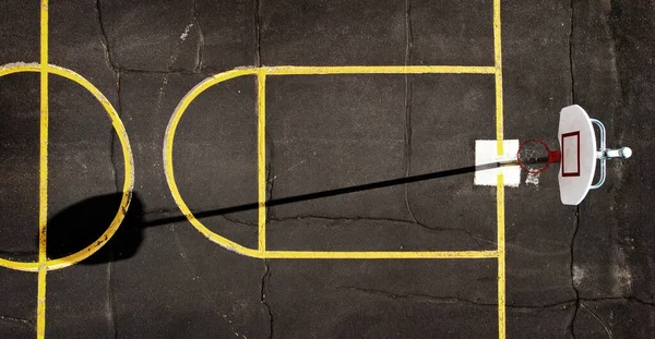 Letecký Pohled Dronu Letícího Nad Venkovním Městským Basketbalovým Hřištěm Žlutými — Stock fotografie