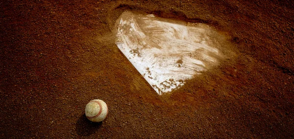 Altes Leder Baseball Auf Dem Feld Von Hause Teller Oder — Stockfoto