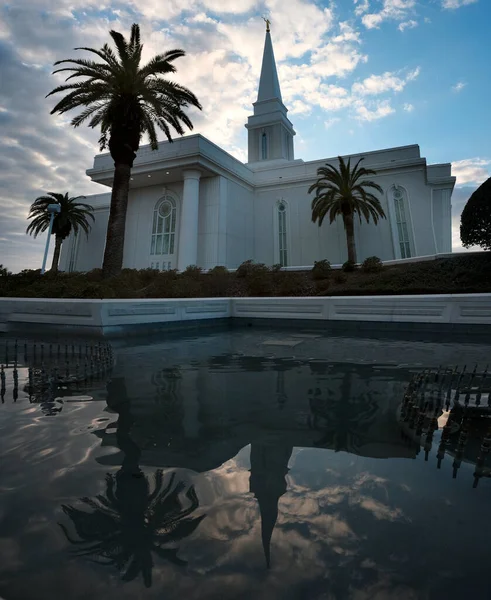 Florida Mormon Lds Храм Блакитним Небом Хмарами — стокове фото
