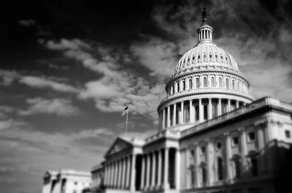 United States Capitol Building Whashington Med Flagga — Stockfoto