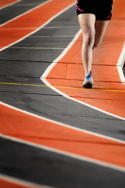 Single Runner Loopt Een Race Een Circuit Voor Sportwedstrijden Winnen — Stockfoto
