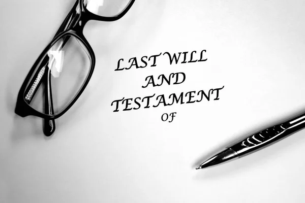Último Testamento Testamento Documento Com Óculos Caneta Mesa Para Assinar — Fotografia de Stock