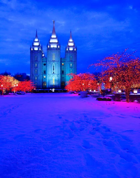 Salt Lake City Temple Square Świąteczne Światła Drzewach Wieżach Mormon — Zdjęcie stockowe