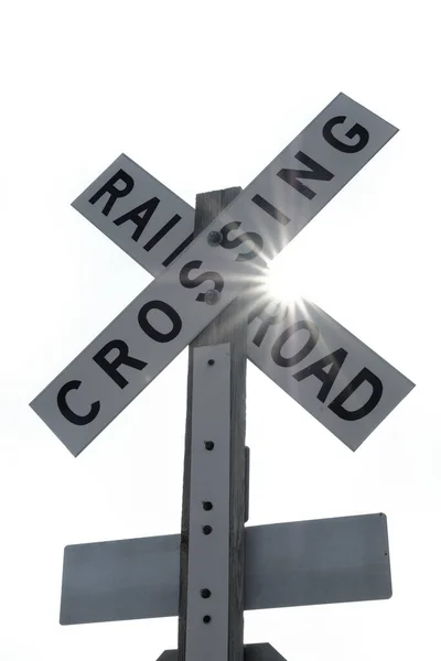 Spoorwegovergang Bord Met Zonnestralen Voor Het Vermijden Van Gevaar — Stockfoto