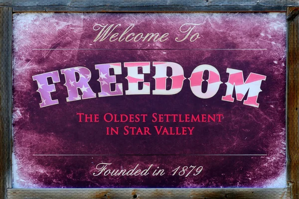 Freedom Wyoming Sign Weathered Worn Old City Sinage — Stock Photo, Image