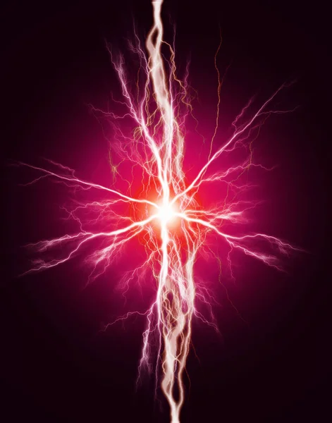 在具有令人震惊能量的黑暗等离子螺栓中的纯电力和电的爆炸 — 图库照片
