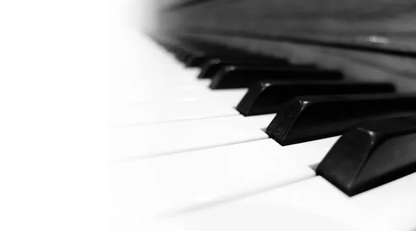 Κοντινό Πλάνο Των Πλήκτρων Πιάνου Μαύρο Και Άσπρο Για Αναπαραγωγή — Φωτογραφία Αρχείου