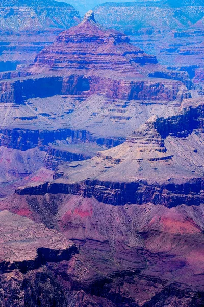 在美国亚利桑那州的大峡谷里 人们或游客可以欣赏到令人惊叹的红色岩石悬崖和景色 — 图库照片