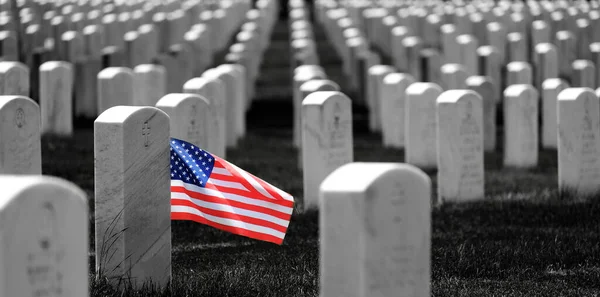 Στρατιωτικό Νεκροταφείο Στις Ηνωμένες Πολιτείες Ταφόπλακες Για Στρατιώτες Λευκές Μαρμάρινες — Φωτογραφία Αρχείου