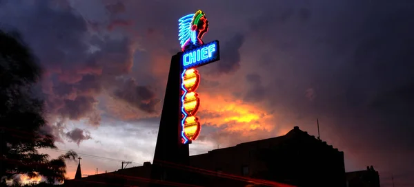 Chief Theater Sign Pocatello Idaho Glowing Neon Light Night — Stok fotoğraf