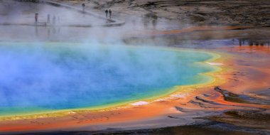 Yellowstone Ulusal Parkı 'nda Buharlı Büyük Prismatik Baharın Detayları 