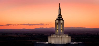 Pocatello Idaho LDS Mormon Son Gün Aziz Tapınağı Gün batımında Angel Moroni