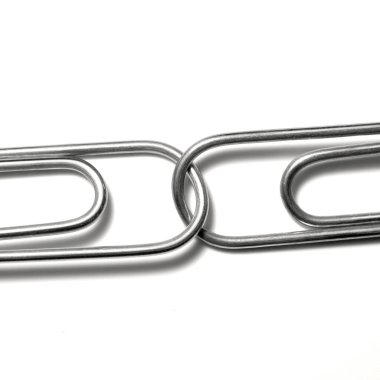 Birlikte çalışmayı ve takım çalışmasını temsil etmek için ataçlar eklendi veya kırpıldı