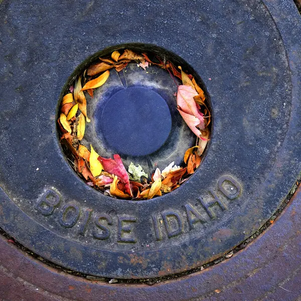 博伊斯爱达荷州首府水系铁圆井盖的详细情况 图库图片
