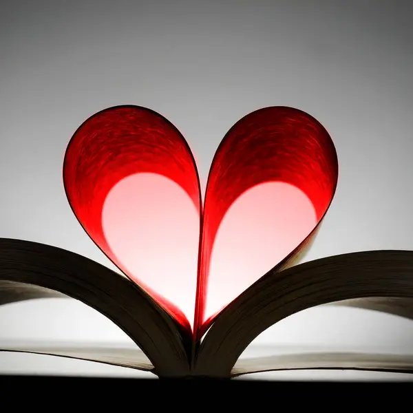 Könyv Szív Alakú Oldalakkal Amelyek Bemutatják Könyv Olvasás Tanulás Szeretetét Stock Fotó