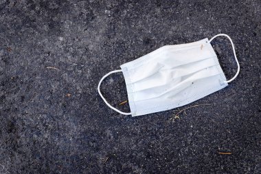 Hasta olmamak için yüz maskesi maskesinin kullanılmaması Covid-19 Coronavirus 'a karşı koruma sağlar.