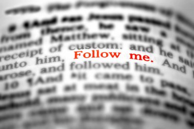 İncil 'deki Yeni Ahit yazıları İsa' nın öğretisinden alıntıları takip edin.