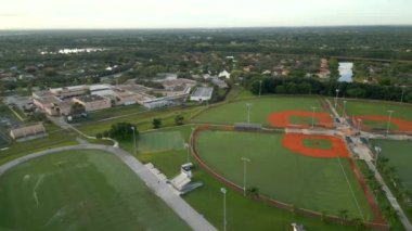 Weston Florida 'daki Tequesta Trace Parkı' ndaki hava panorama spor sahaları.