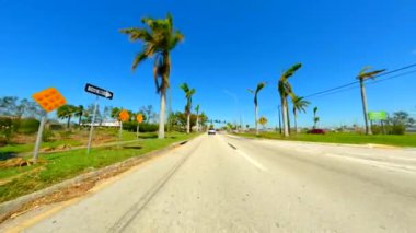 Punta Gorda, FL, ABD - 8 Ekim 2022: Ian Kasırgası 'ndan sonra Punta Gorda' dan geçmek