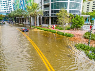 Fort Lauderdale, FL, ABD - 10 Kasım 2022: Fort Lauderdale seli ve Nicole kasırgasından sonra King Tide