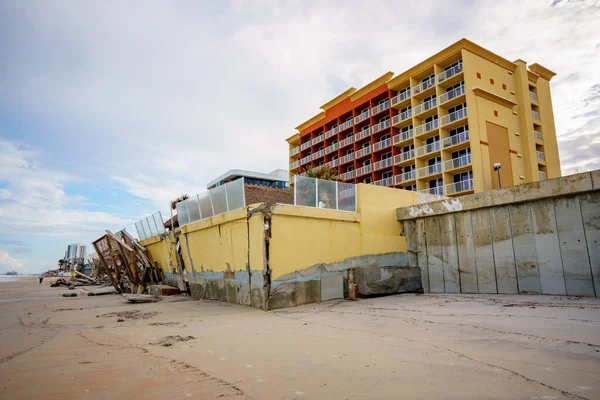 Strandgebouwen Zeewering Beschadigd Door Zware Branding Van Orkaan Nicole Daytona — Stockfoto