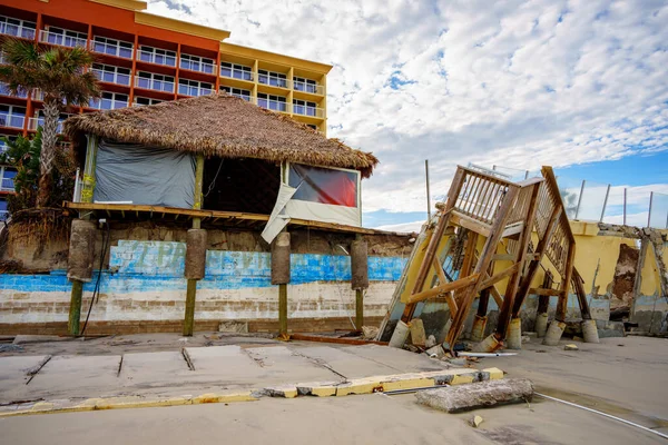 Морские Стены Пляжных Зданий Поврежденные Сильным Сёрфингом Урагана Николь Дейтона — стоковое фото
