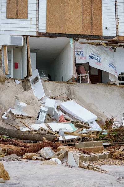 Rumah Rumah Pantai Mewah Runtuh Bawah Gelombang Besar Yang Disebabkan — Stok Foto