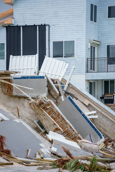 Luxe Strandhuizen Storten Onder Zware Golven Veroorzaakt Door Orkaan Nicole — Stockfoto